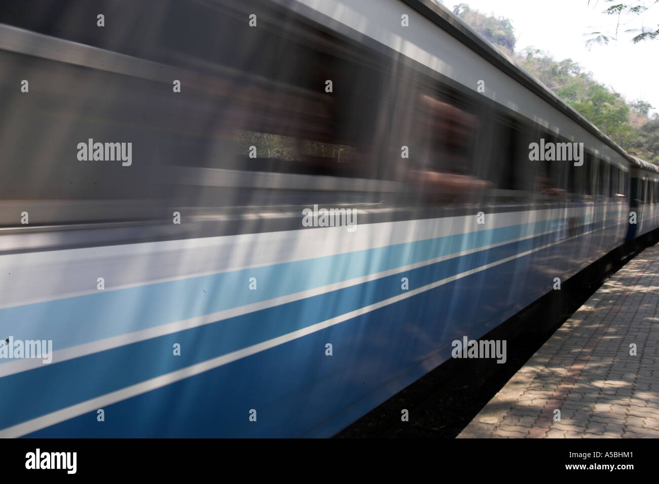 Burma-Bahn touristischen Zug Trainer Pass-through-Station Thailand Stockfoto