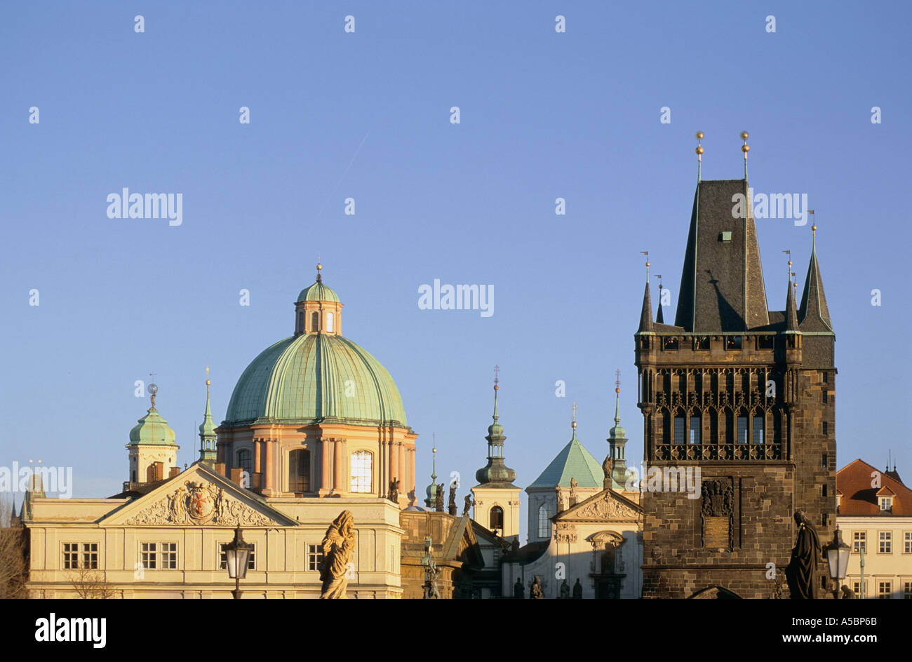 TSCHECHISCHE REPUBLIK-PRAG ALTSTADT ST. FRANCISCUS KIRCHE Stockfoto