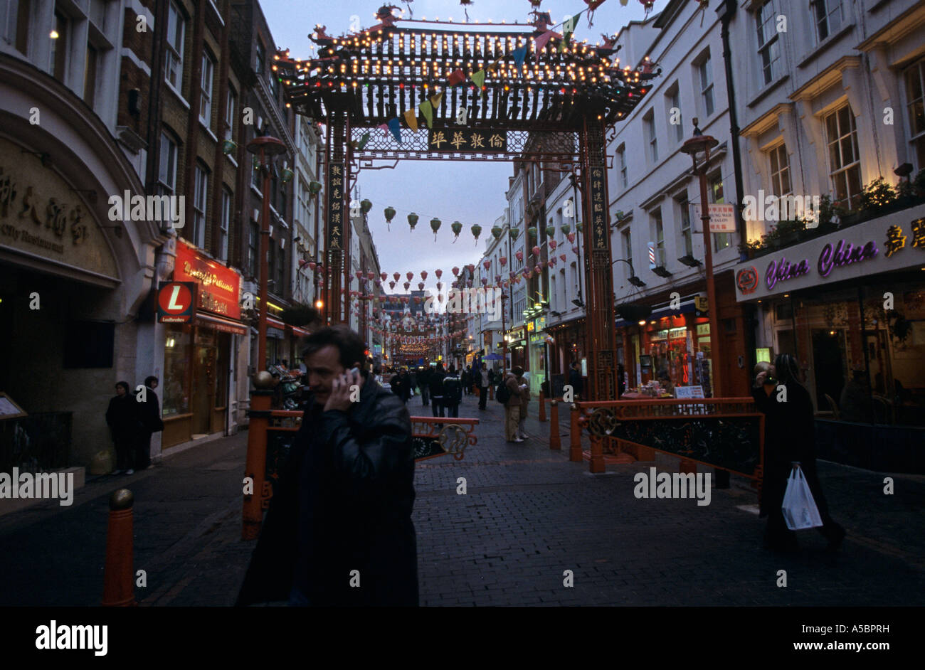 Große Bögen am Eingang zu Chinatown in London UK Stockfoto