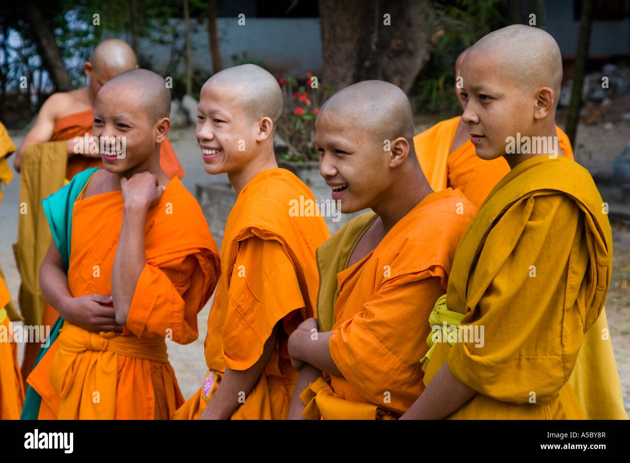 Mönche Lachen Wat Si Bun Heuang Luang Prabang Laos Stockfoto