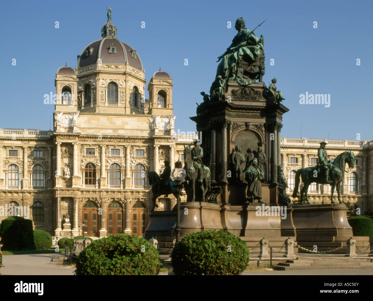 Österreich. Wien. Geschichte des Kunstmuseums & Maria Theresa statue Stockfoto