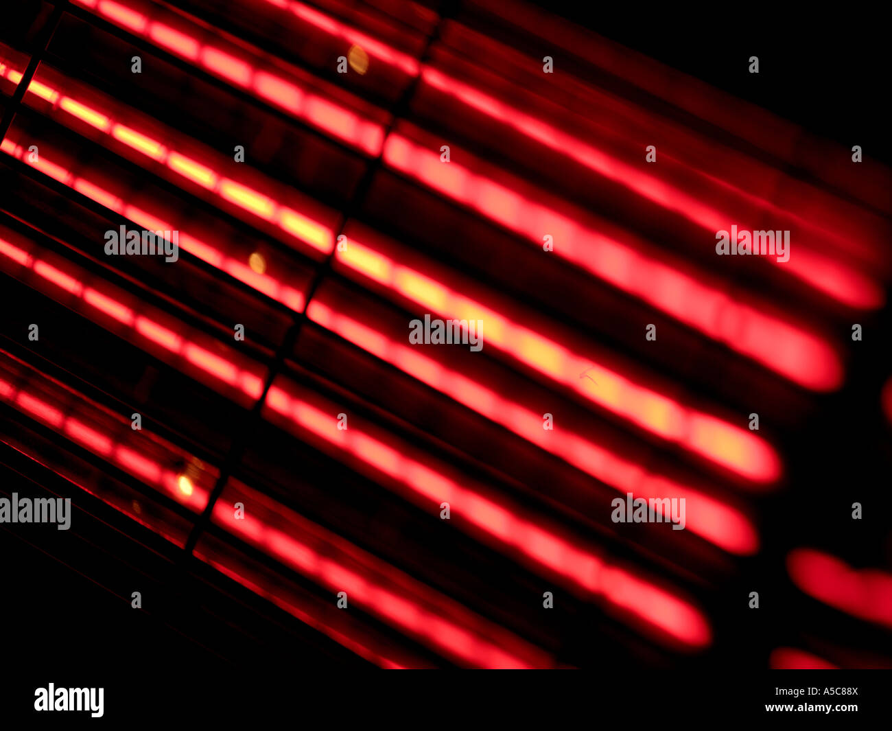 Elemente der einen Ofen glühend rot, vermitteln einen Eindruck von Wärme - unscharf-Hintergrundbild. Stockfoto
