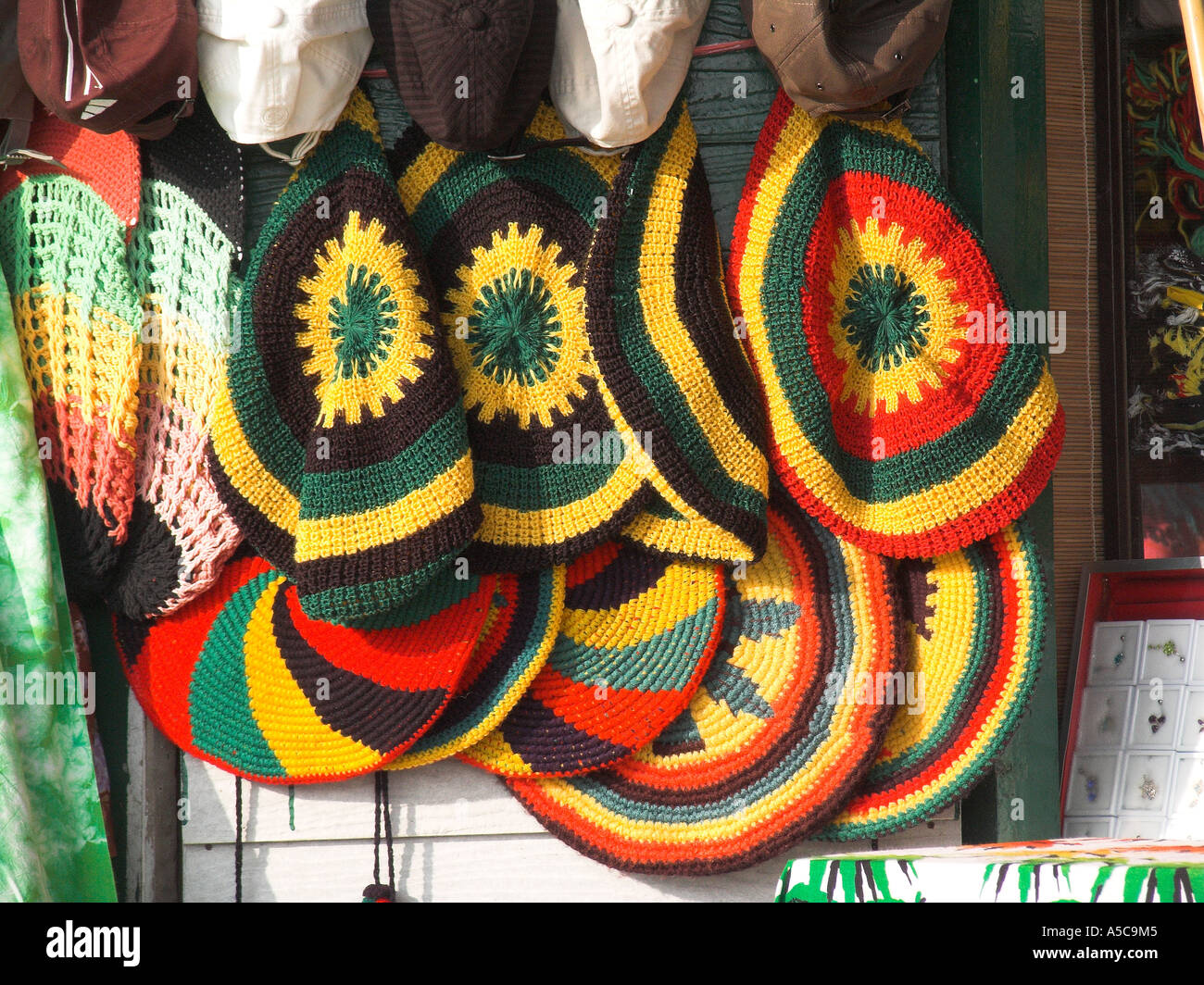 Rastafari Mützen Schaufenster Phi Phi Island Thailand Stockfoto