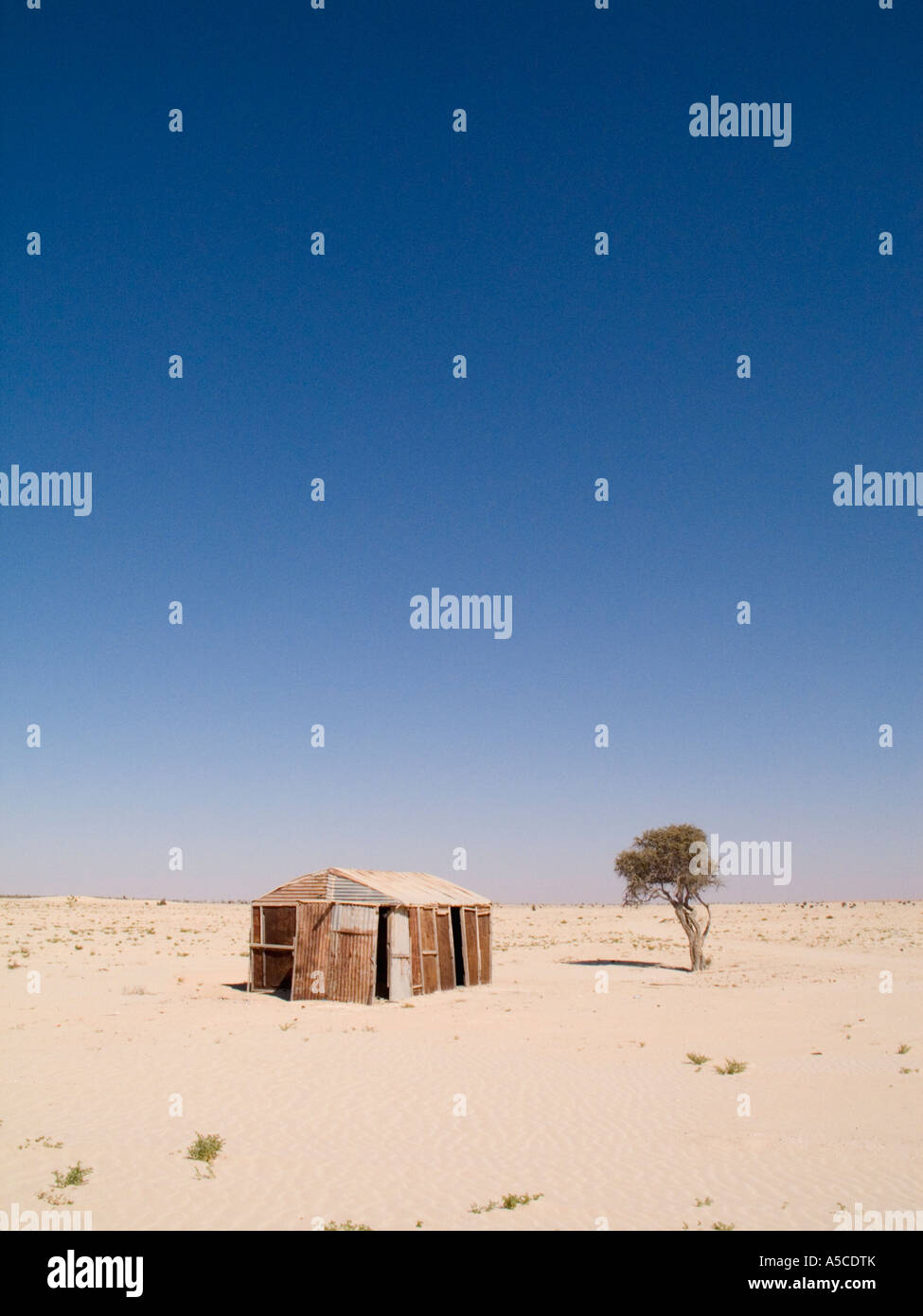 Verlassene Hütte in der Wüste Sahara, Mauretanien, "Westafrika" Stockfoto