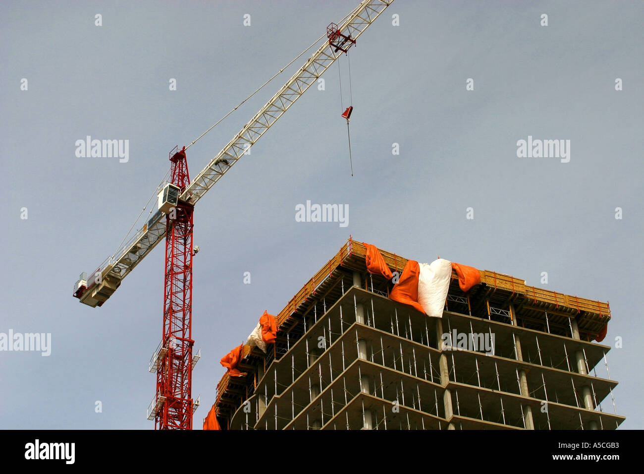 Baukran; Konstruktion: Calgary, Alberta, Kanada Stockfoto