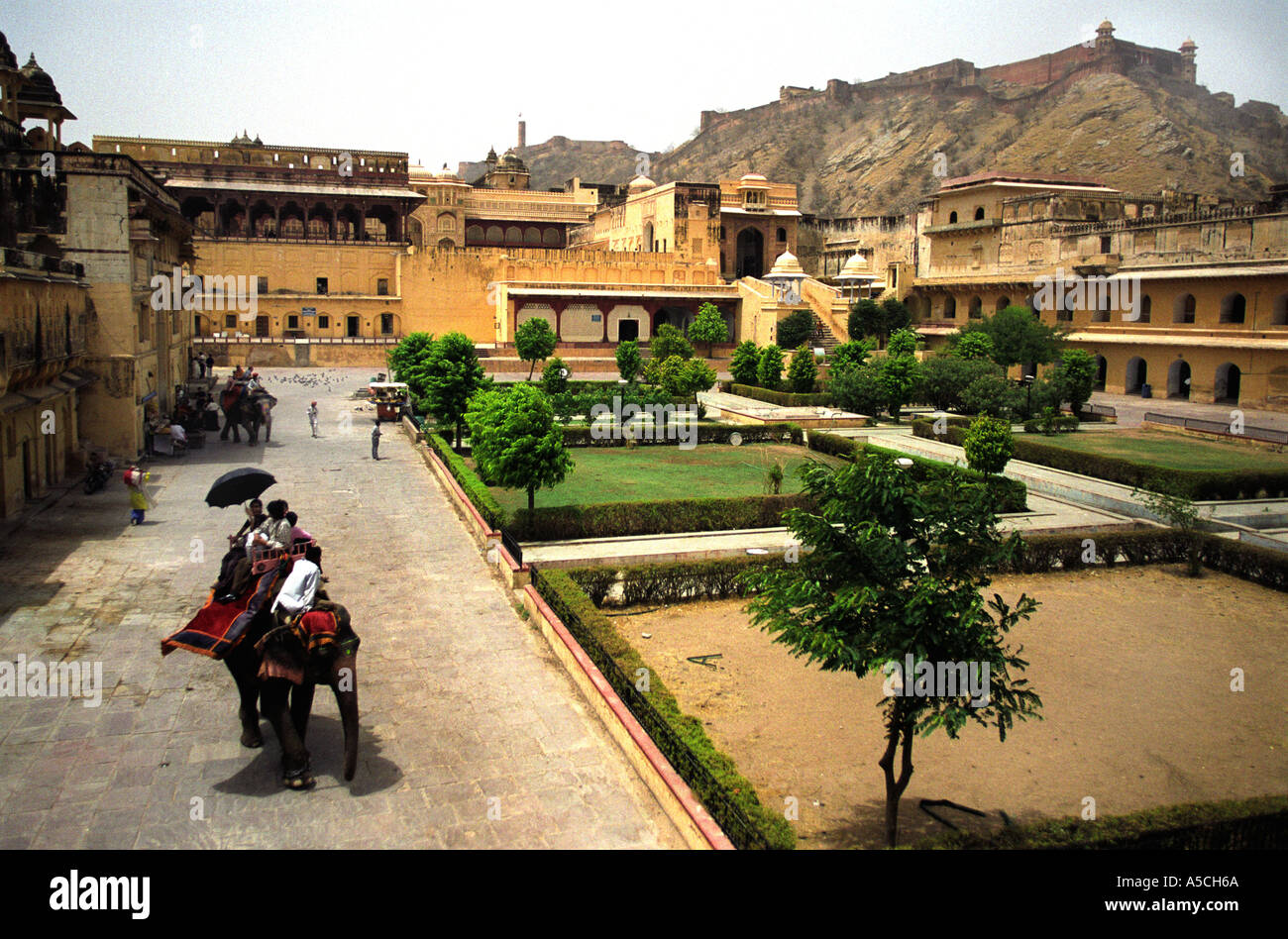 Im 16. Jahrhundert Amber Fort in Jaipur Rajasthan eine Mischung aus hinduistischen und muslimischen Architektur Stockfoto