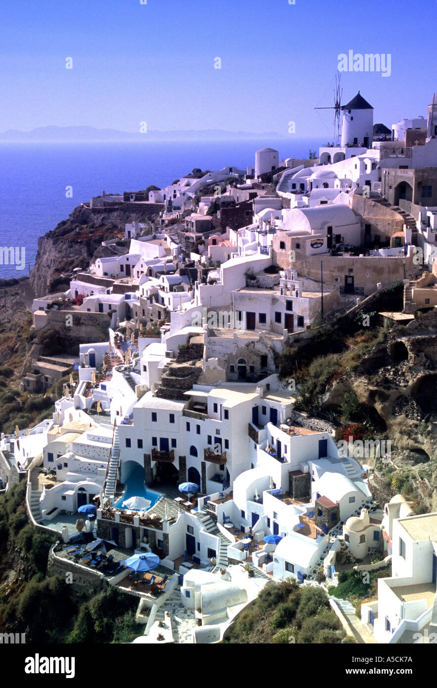 Santorini Griechenland Stadt Oia am nördlichen Ende des Santorini Stockfoto