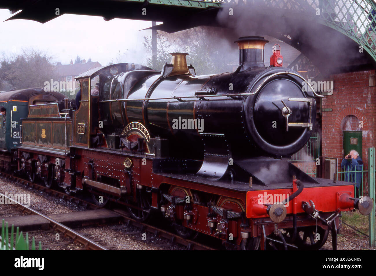 Stadt Truro historischen GWR hält den Rekord für die erste Dampf Lok Zug, 100 km/h Stadning an der Medstead Station zu übertreffen Stockfoto