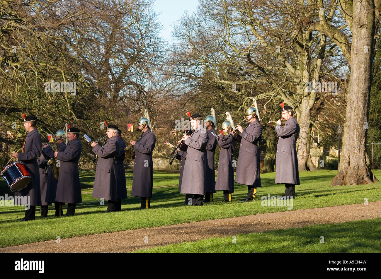 Musiker der Heavy Cavalry and Cambrai Band im Royal Salute Museum Gardens York North Yorkshire England Großbritannien GB Stockfoto