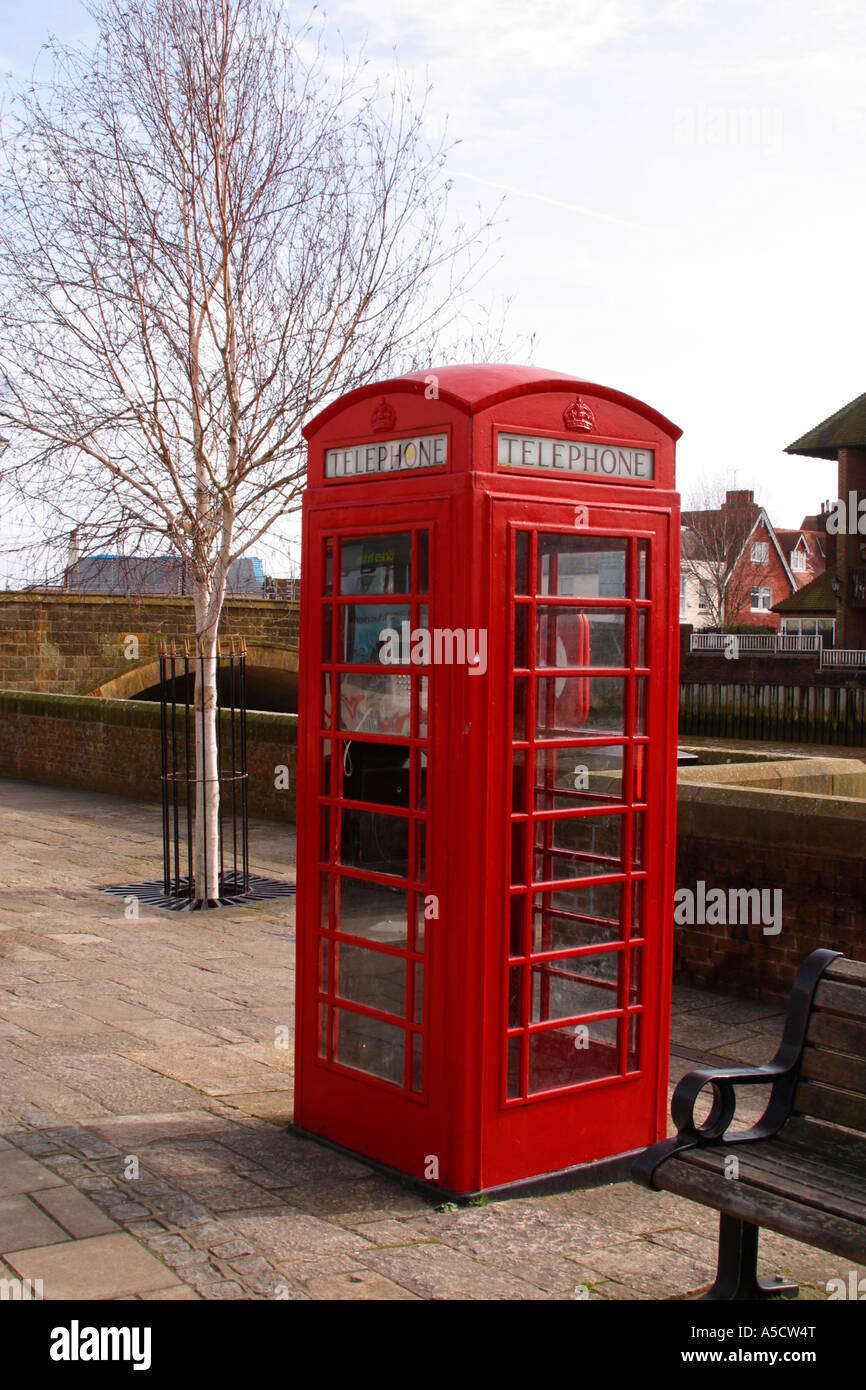 Traditionelle rote Telefon-Box in Arundel, West Sussex. Stockfoto