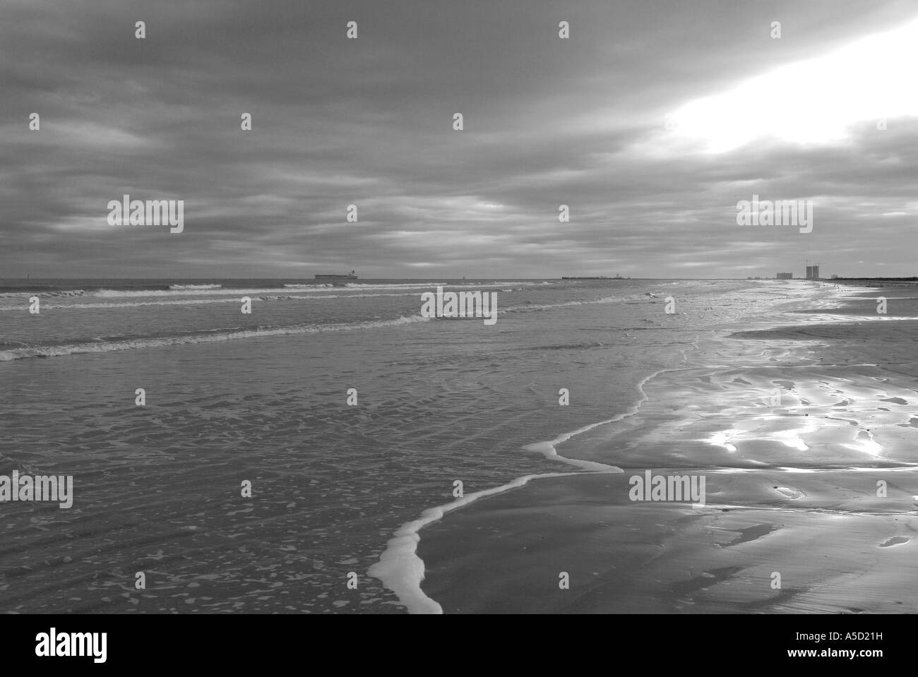 Reflektion der Sonne am Strand auf der Bolivar-Halbinsel Stockfoto