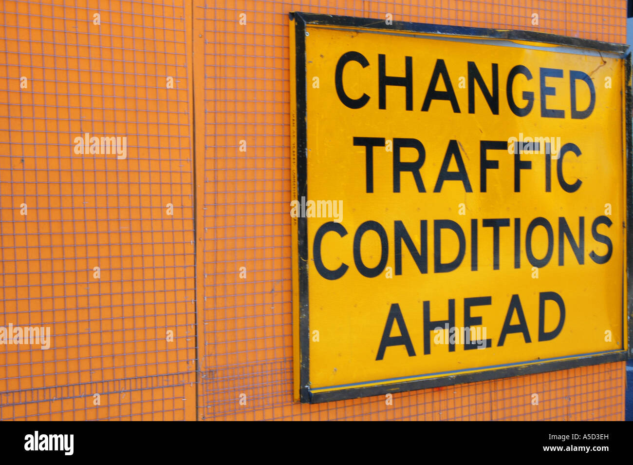 Verkehrsbedingungen Zeichen geändert Stockfoto