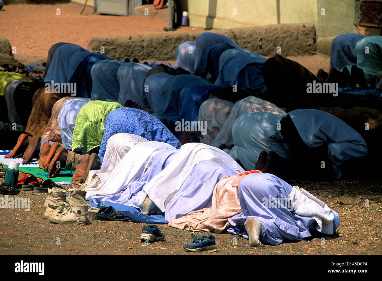 In der Nähe von Garoua und Maroua Menschen beten Stockfoto