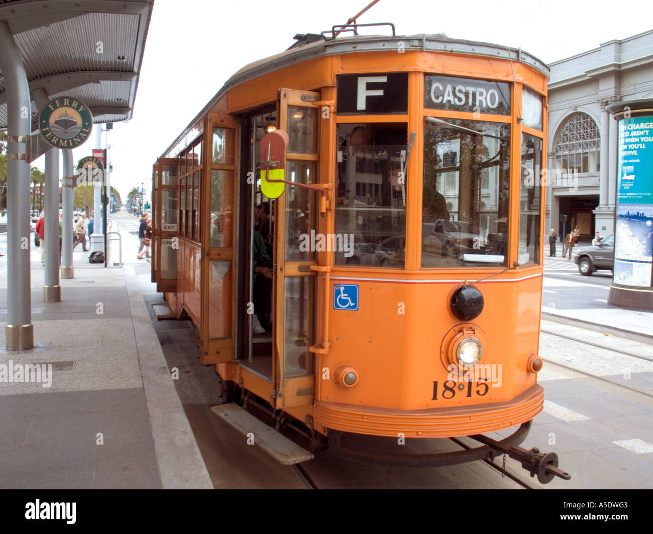Historische Straßenfahrzeuge aus San Francisco, die bei Touristen beliebt sind Stockfoto