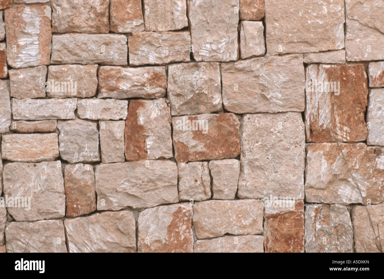 Natursteinmauer mit steinernen Quadern, Spanien, Mallorca Stockfoto