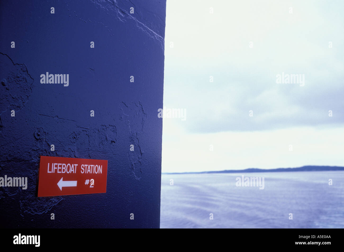 Boot Lebenszeichen auf Fähre vor der Küste von Neufundland Kanada Stockfoto