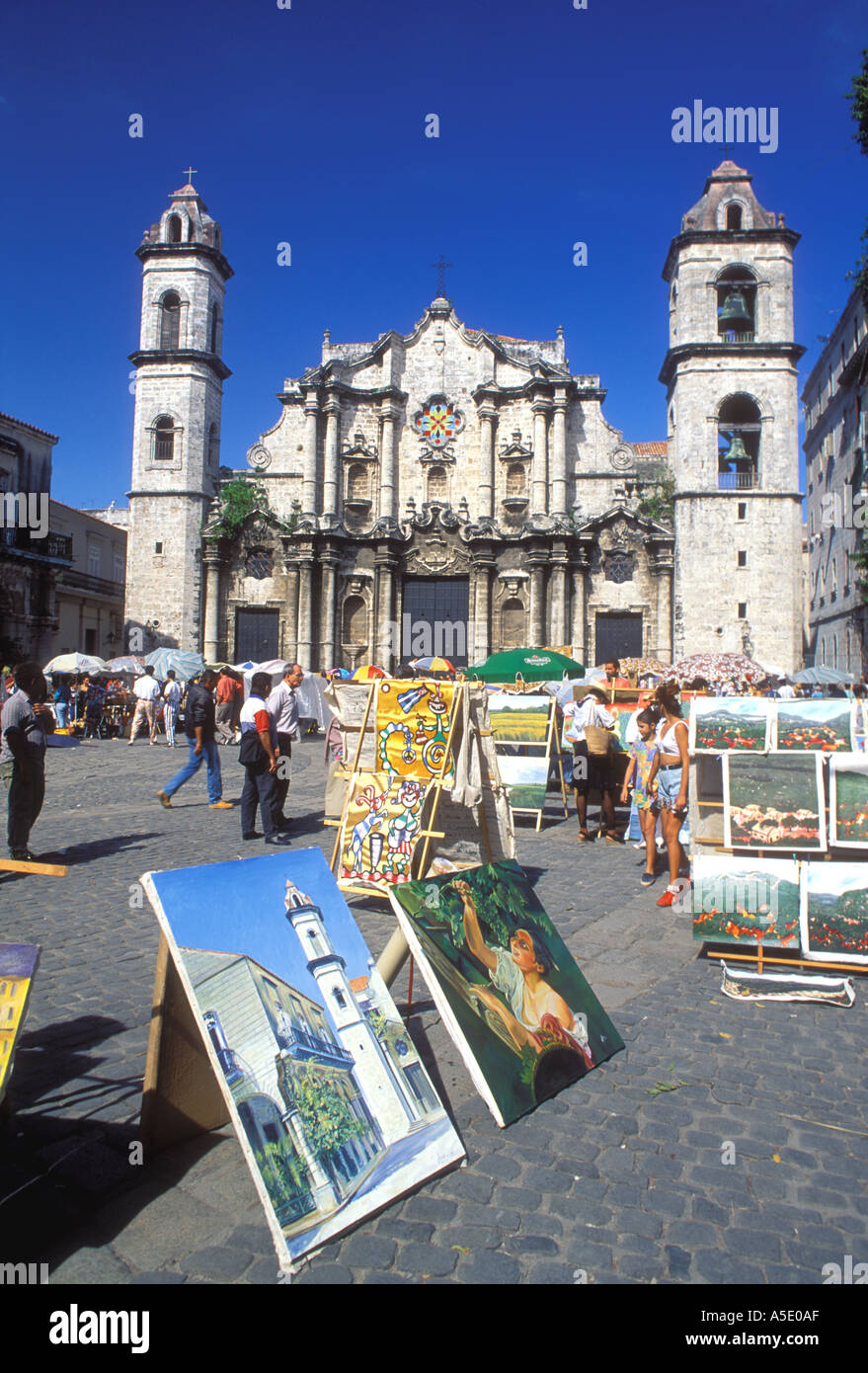 Gemälde zum Verkauf in Cathedral Plaza Plaza de San Cristobal Havanna Kuba Stockfoto