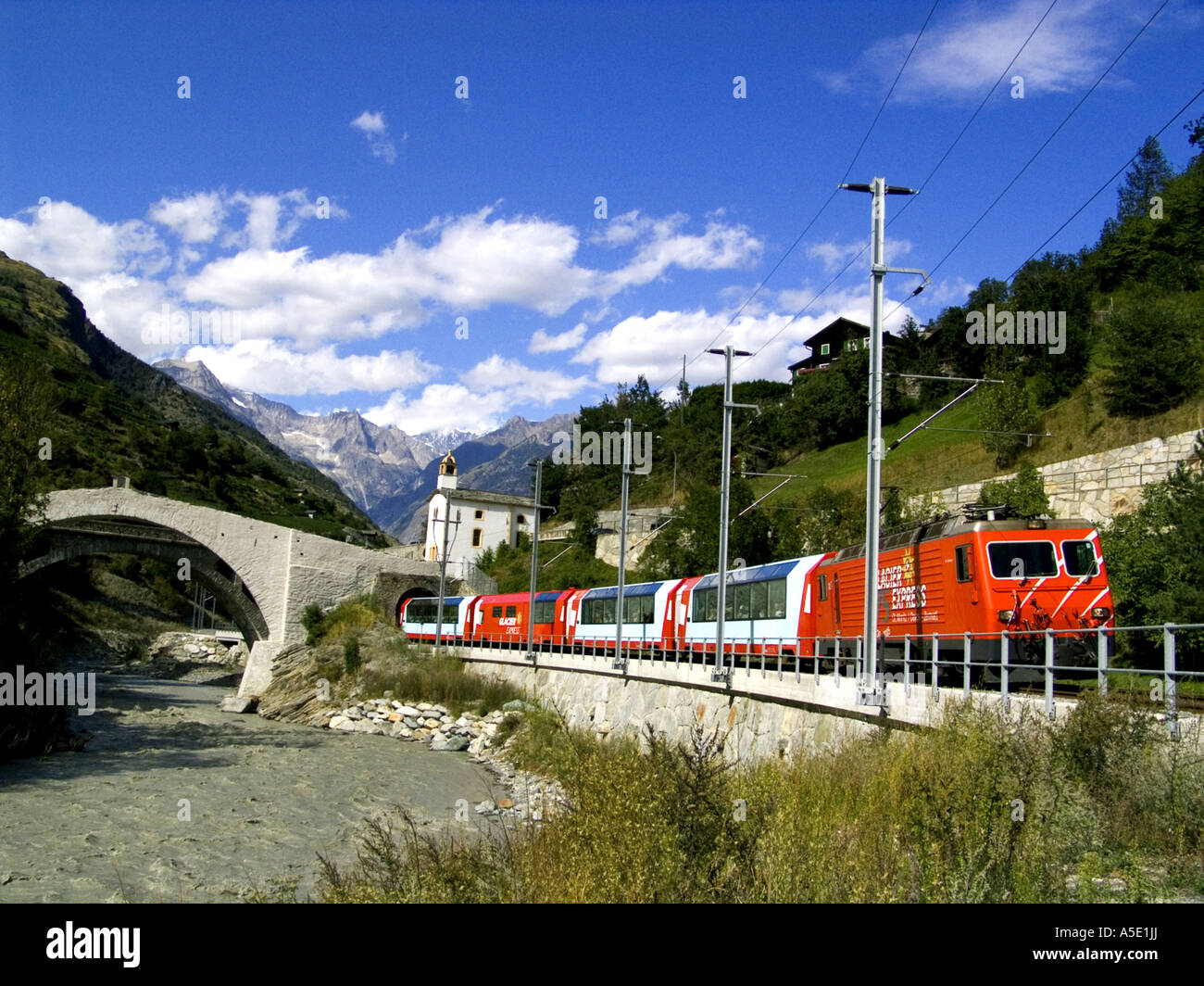 Glacier Express auf Neubrueck, Schweiz, Neubrueck Stockfoto
