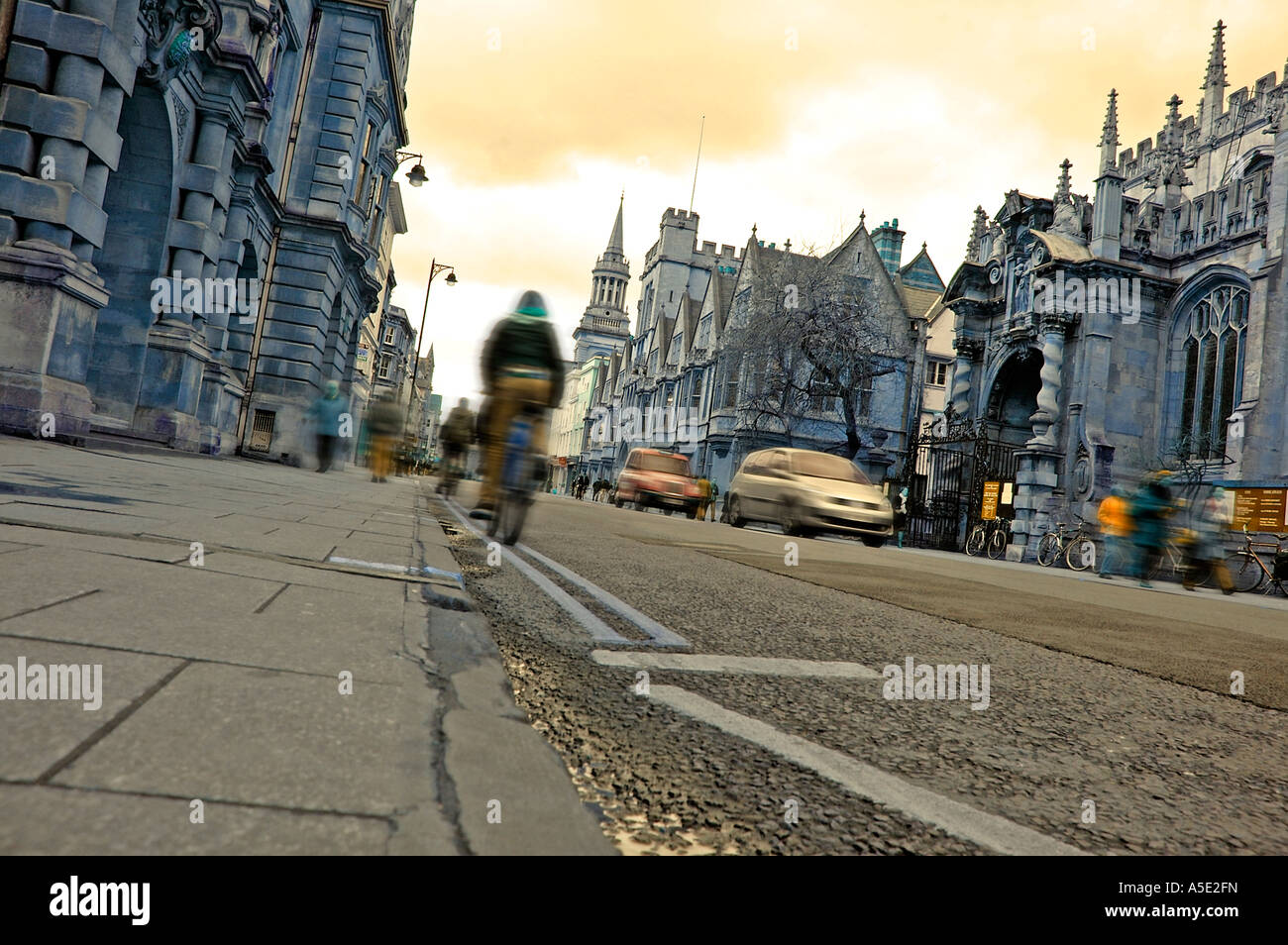 Konzeptuelle Ansicht High Street, Oxford, England im März 2006. Stockfoto