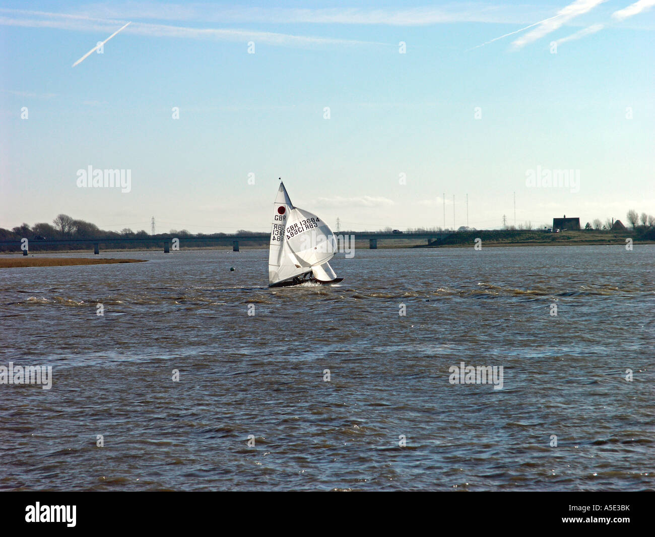 Feuerball-Dinghy racing auf dem Fluß Wyre Stockfoto