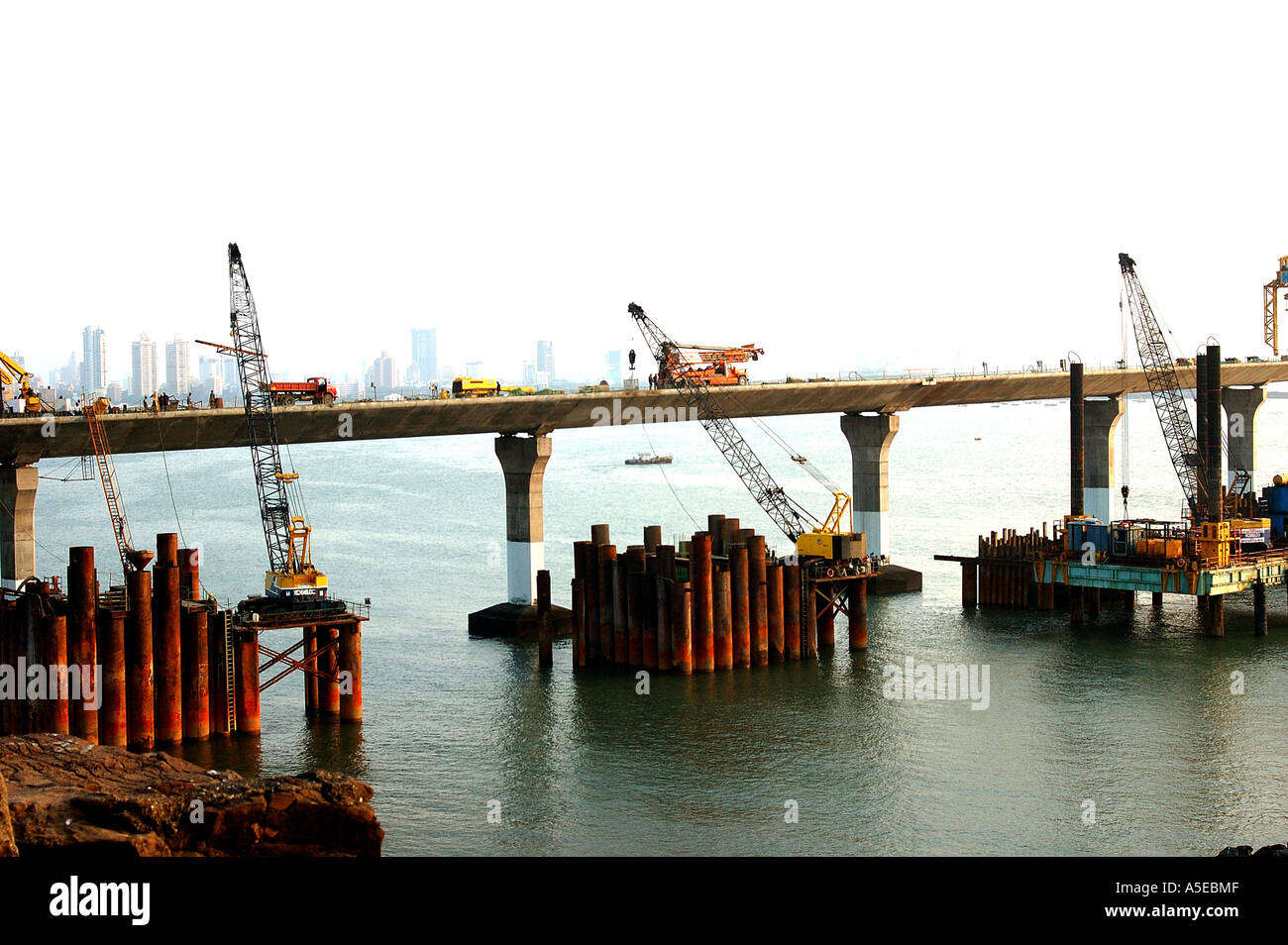 PKB77940 Bandra Worli Sea link Brücke im Bau Bombay jetzt Mumbai, Maharashtra, Indien Stockfoto