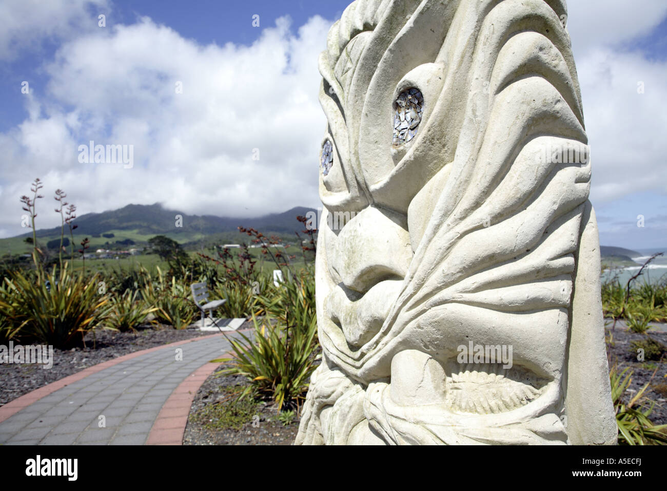 Aufgehenden Sonne Tawhiri, Maori Gott von Wind und Sturm, Raglan, Neuseeland. Stockfoto