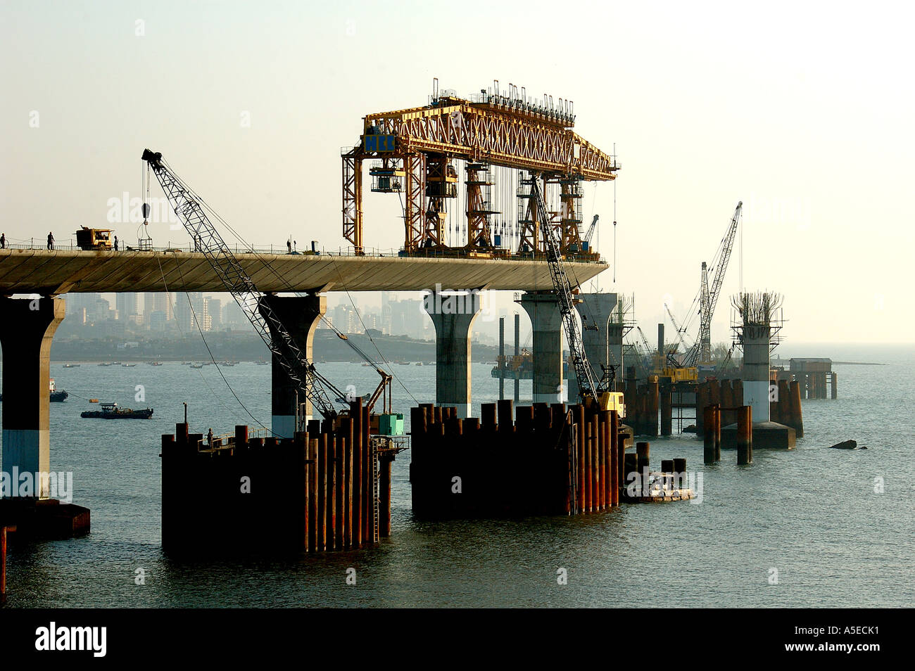 PKB77955 Bandra Worli Sea Link Brücke im Bau Bombay jetzt Mumbai Maharashtra Indien Stockfoto