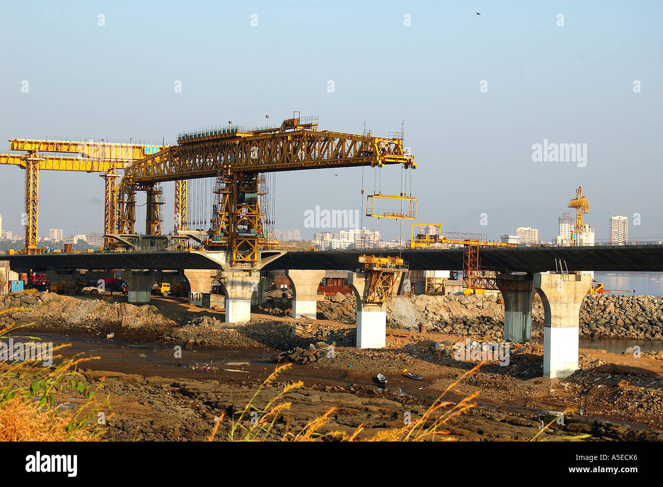 PKB77956 Bandra Worli Sea Link Brücke im Bau Bombay jetzt Mumbai Maharashtra Indien Stockfoto