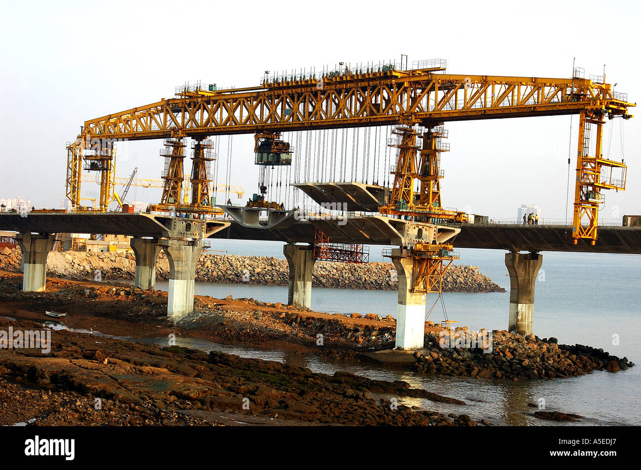 PKB77967 Bandra Worli Sea Link im Bau Bombay jetzt Mumbai Maharashtra Indien Stockfoto