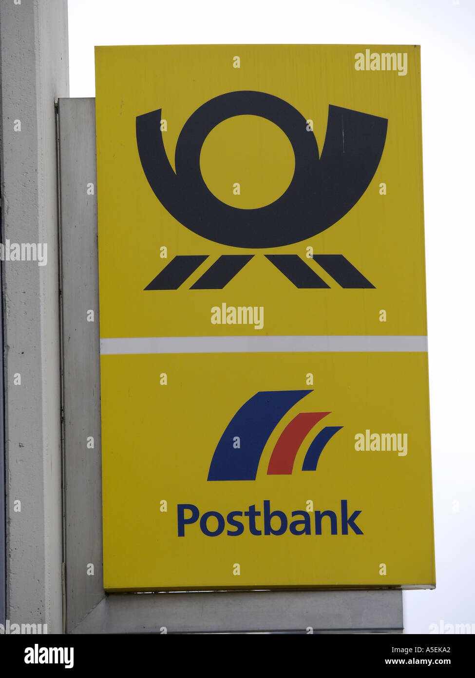 Zeichen und Logo Deutsche Post Postbank Stockfoto