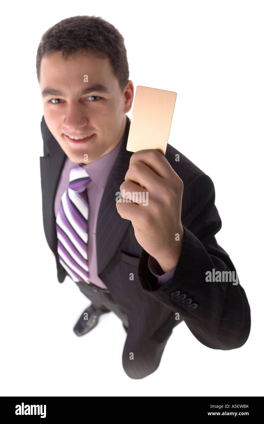 Kopfschuss junger Mann mit goldenen Kreditkarte weißen Hintergrund im Studio Fokus auf der Karte Gesicht unfocus Stockfoto