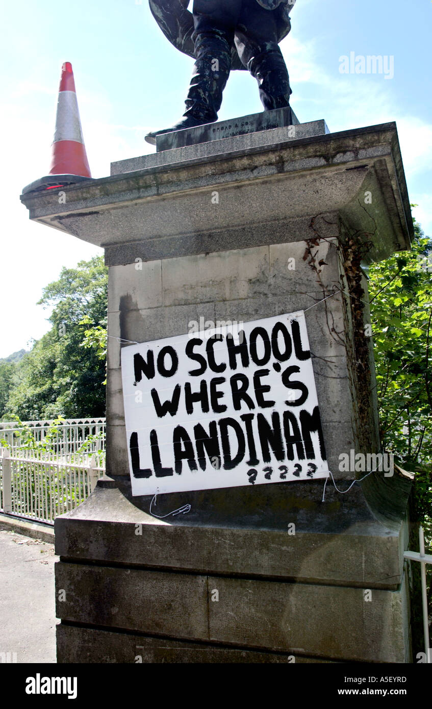 Kampagne zur Rettung der ländlichen Dorfschule vor der Schließung, Llandinam Powys Mid Wales UK Stockfoto