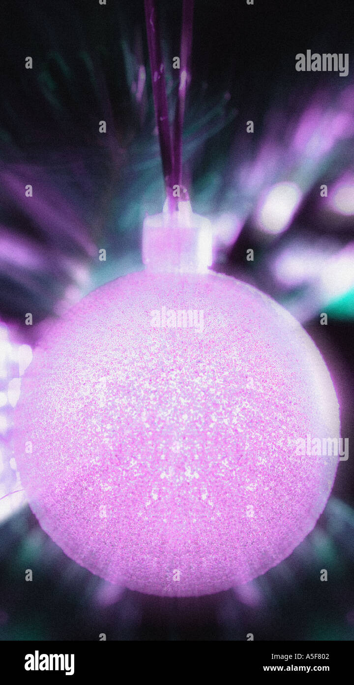 Rosa Kugel Weihnachtsbaum hängen Stockfoto