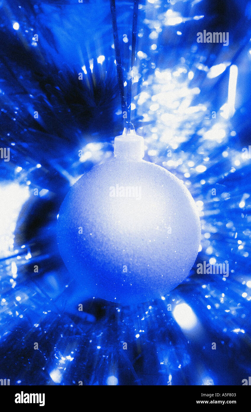 Blaue Kugel Weihnachtsbaum hängen Stockfoto