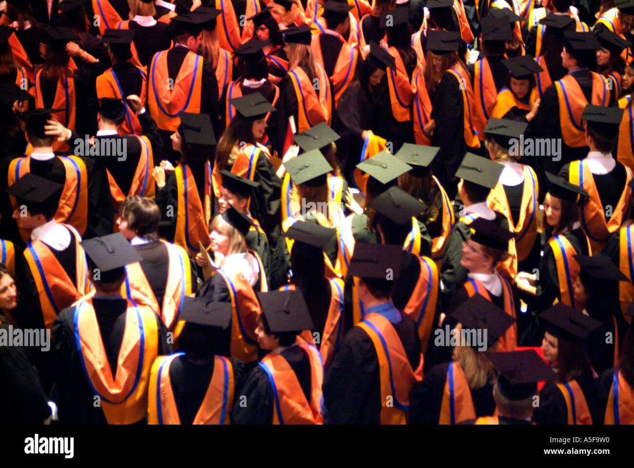 Studenten bei Abschlussfeier Stockfoto