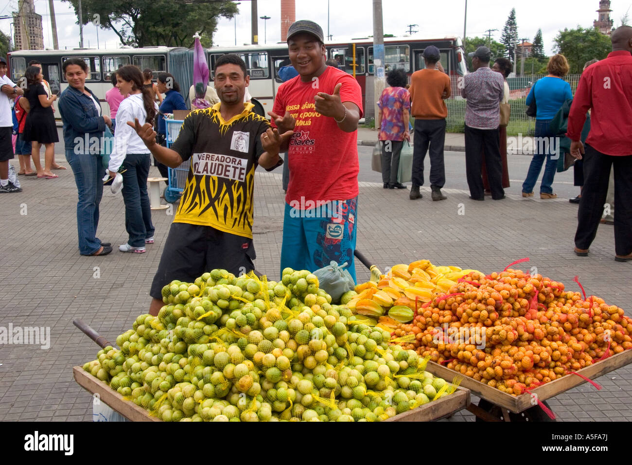 Straßenhändler verkaufen Obst in Sao Paulo Brasilien Stockfoto