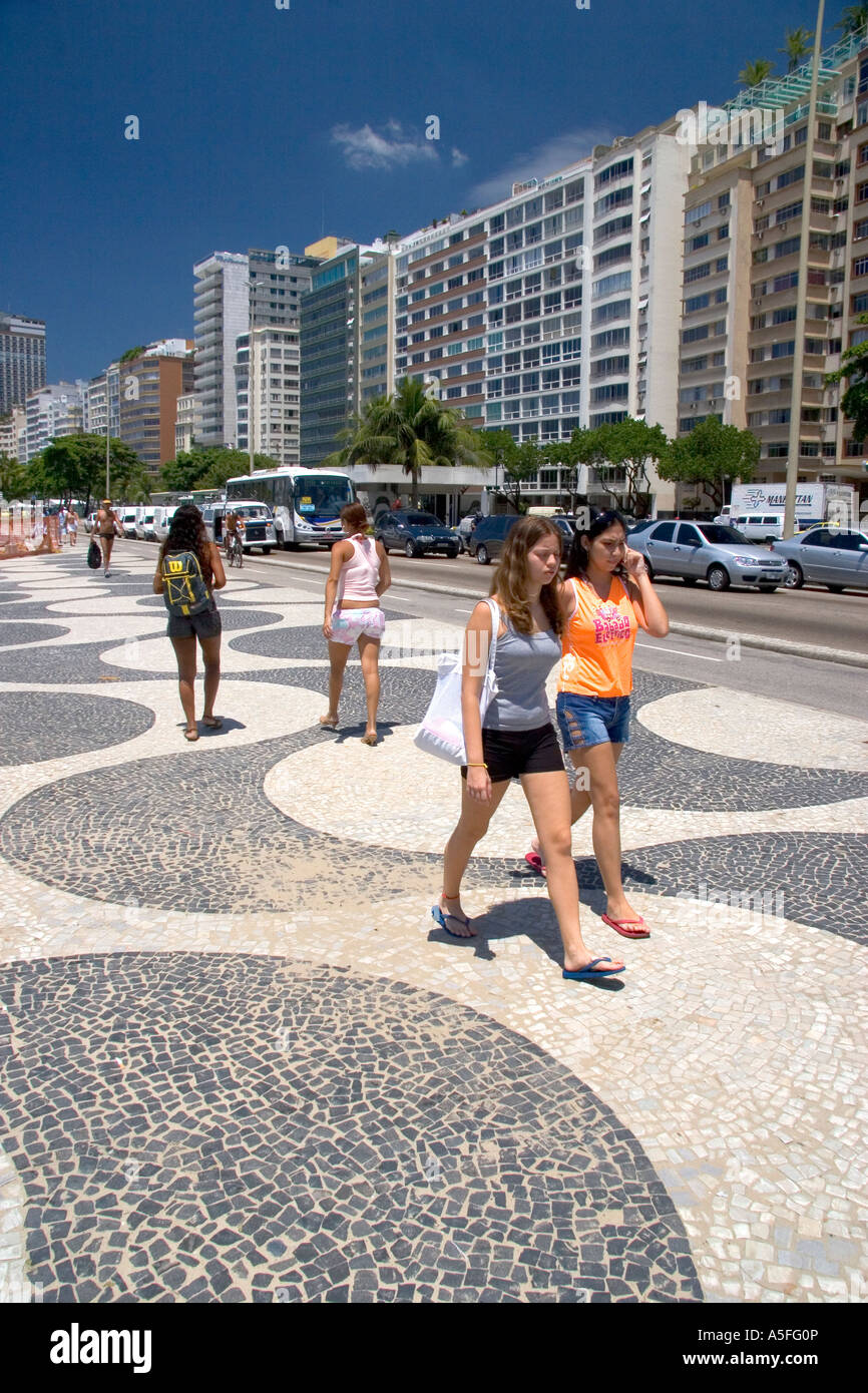 Welle Muster Gehweg Am Strand Copacabana In Rio De Janeiro Brasilien Welle Muster Gehweg Am Strand Copacabana In Rio De Janeiro Brasilien