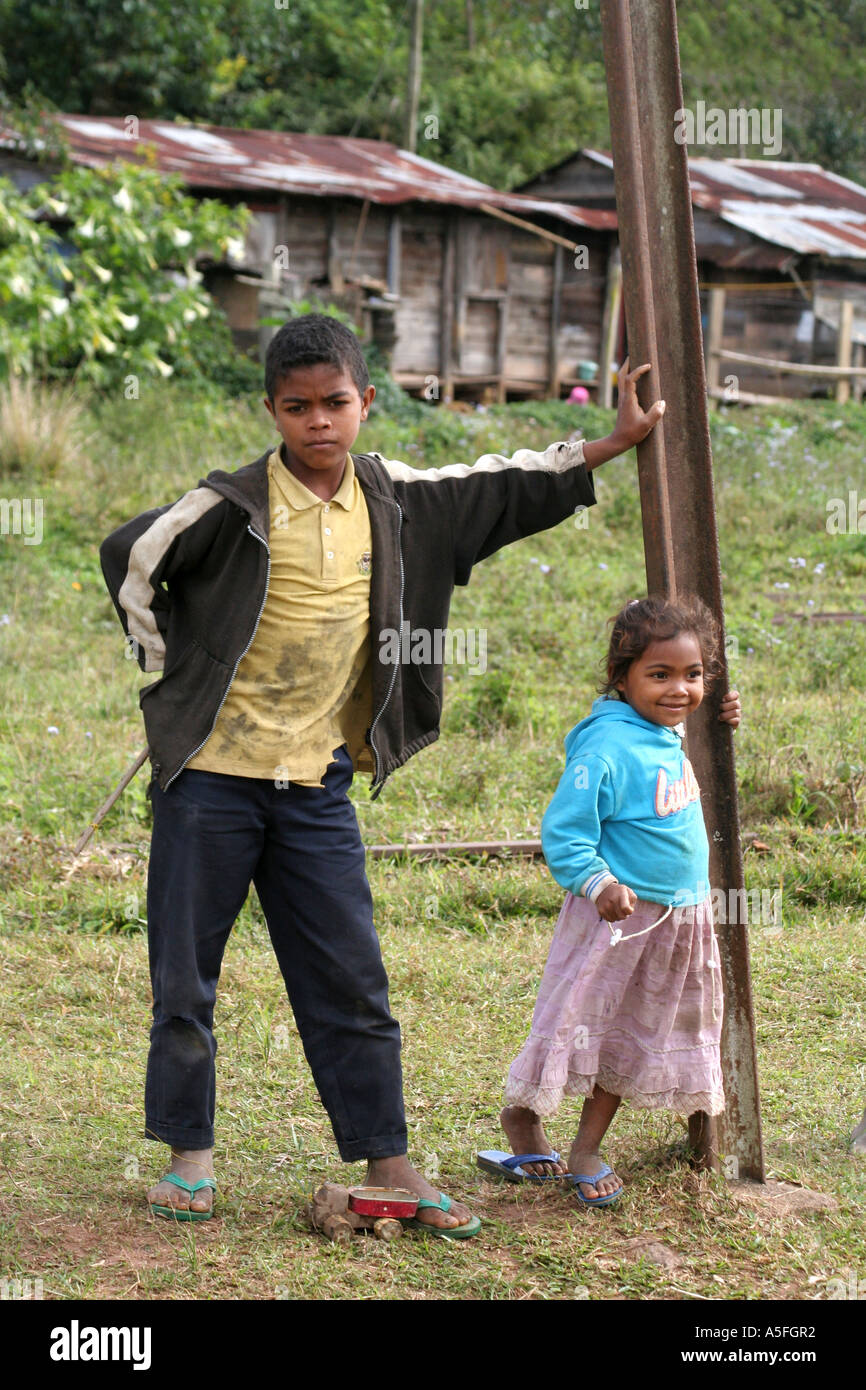 Kinder spielen in Andasibe, Madagaskar Stockfoto