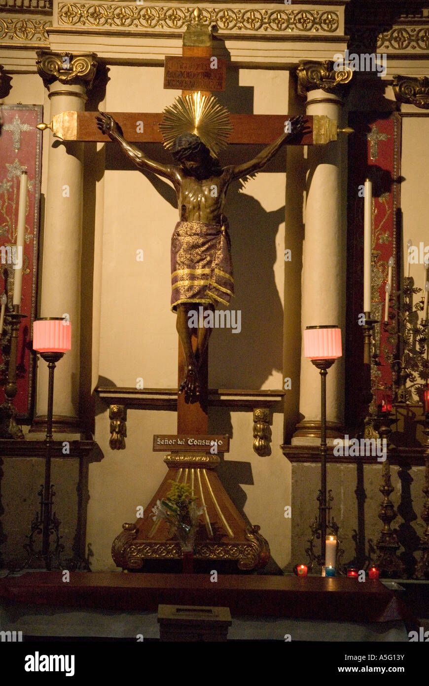 Jesus zu kreuzigen - Kirche von San Felipe Neri - Mexiko-Stadt Stockfoto