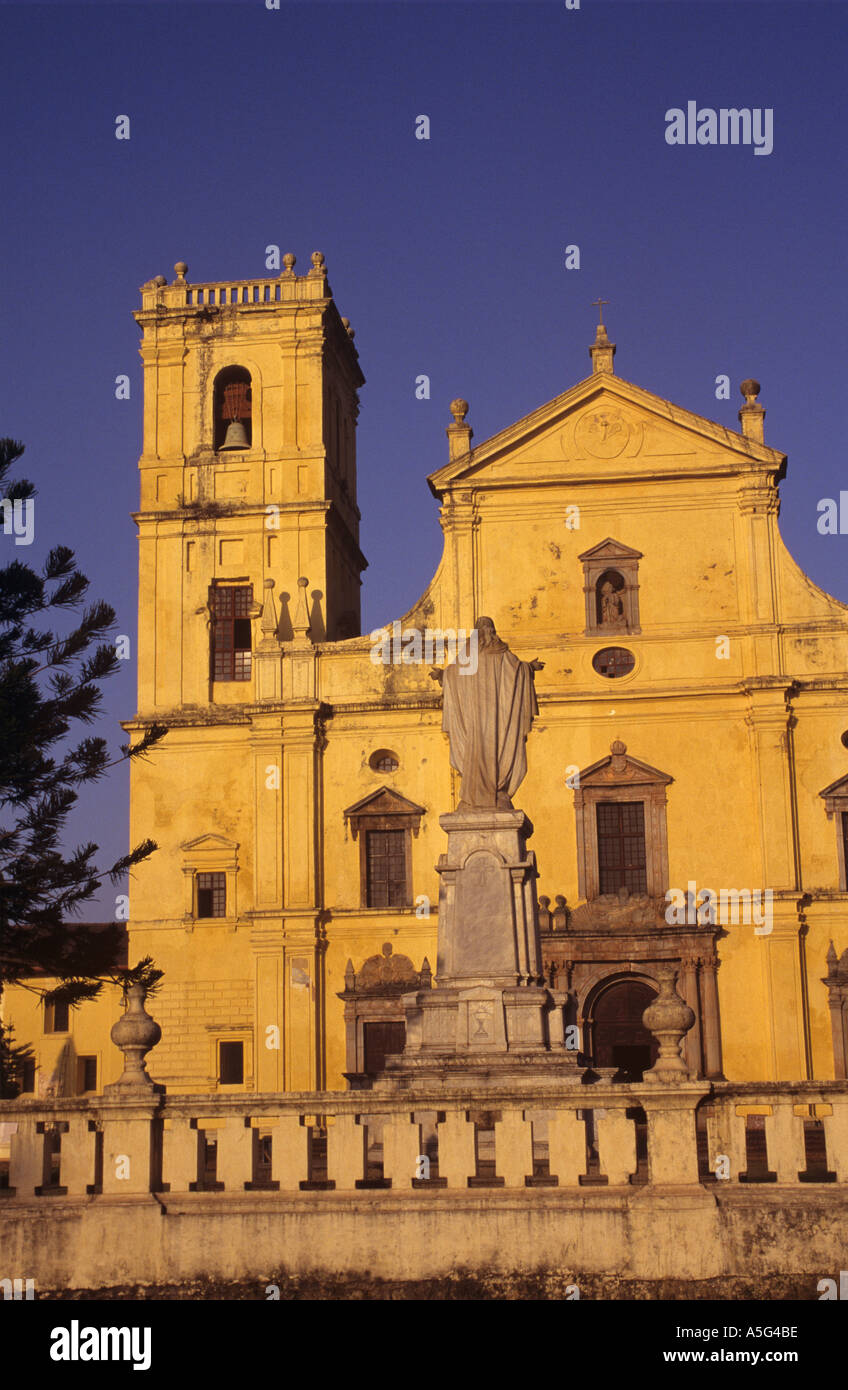 Alten Goa die Kathedrale Sé an der ersten Ampel Goa Indien Stockfoto