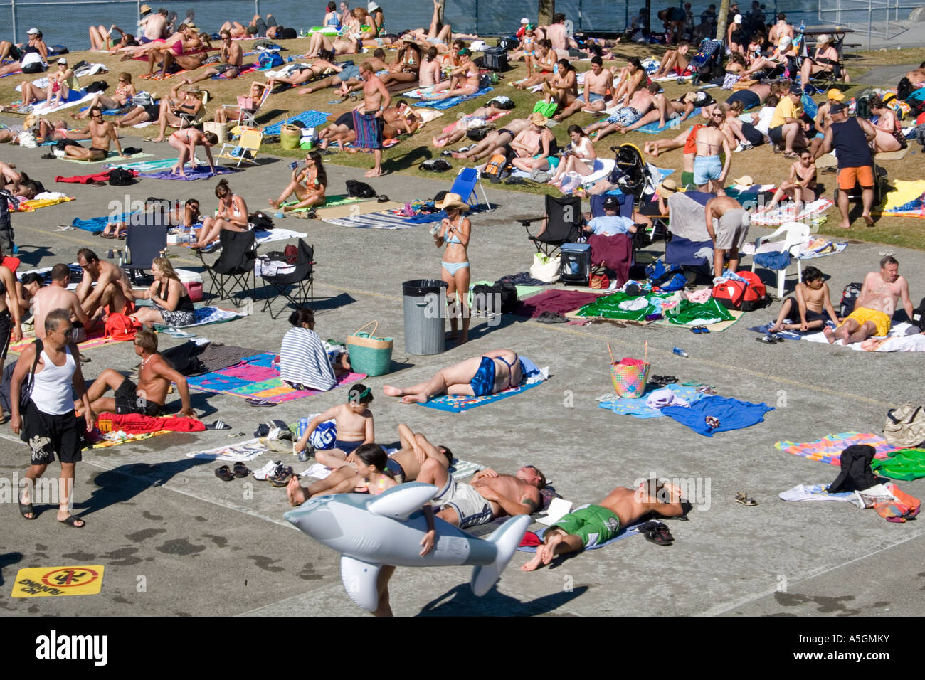 Menschen am Pool von Kitsilano Beach, Vancouver, Britisch-Kolumbien, Kanada Stockfoto