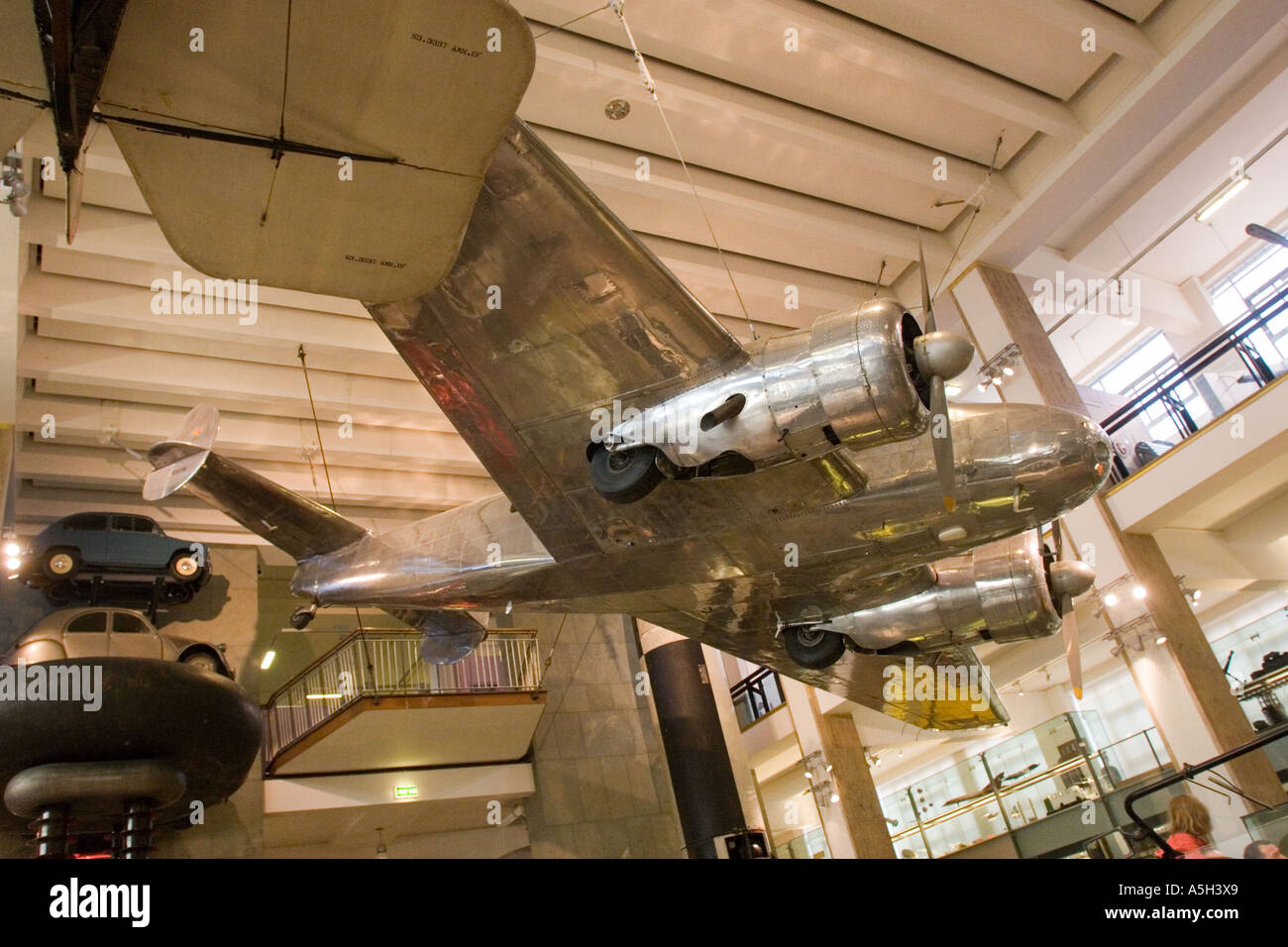 Flugzeuge auf dem Display in das Science Museum, South Kensington London GB UK Stockfoto
