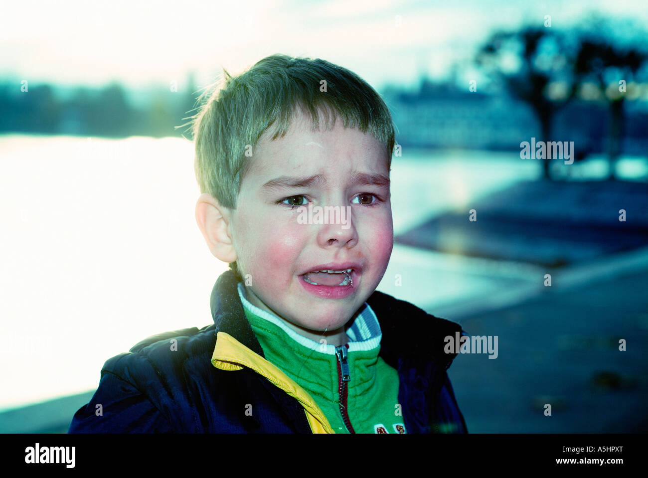 Verlorenes Kind weint Stockfoto