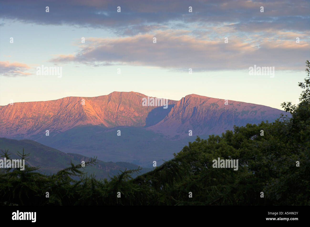 Berg Cadair Idris im Snowdonia National Park Wales abendliche Sonnenuntergang leuchten die Gipfel Stockfoto