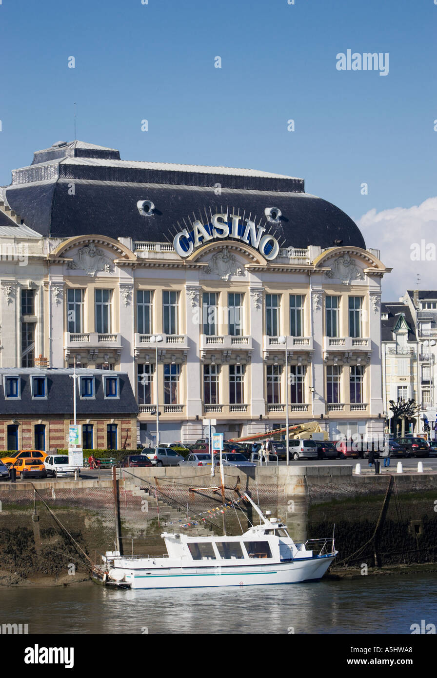 Trouville Barriere Casino und Fluss Touques Normandie Frankreich Stockfoto