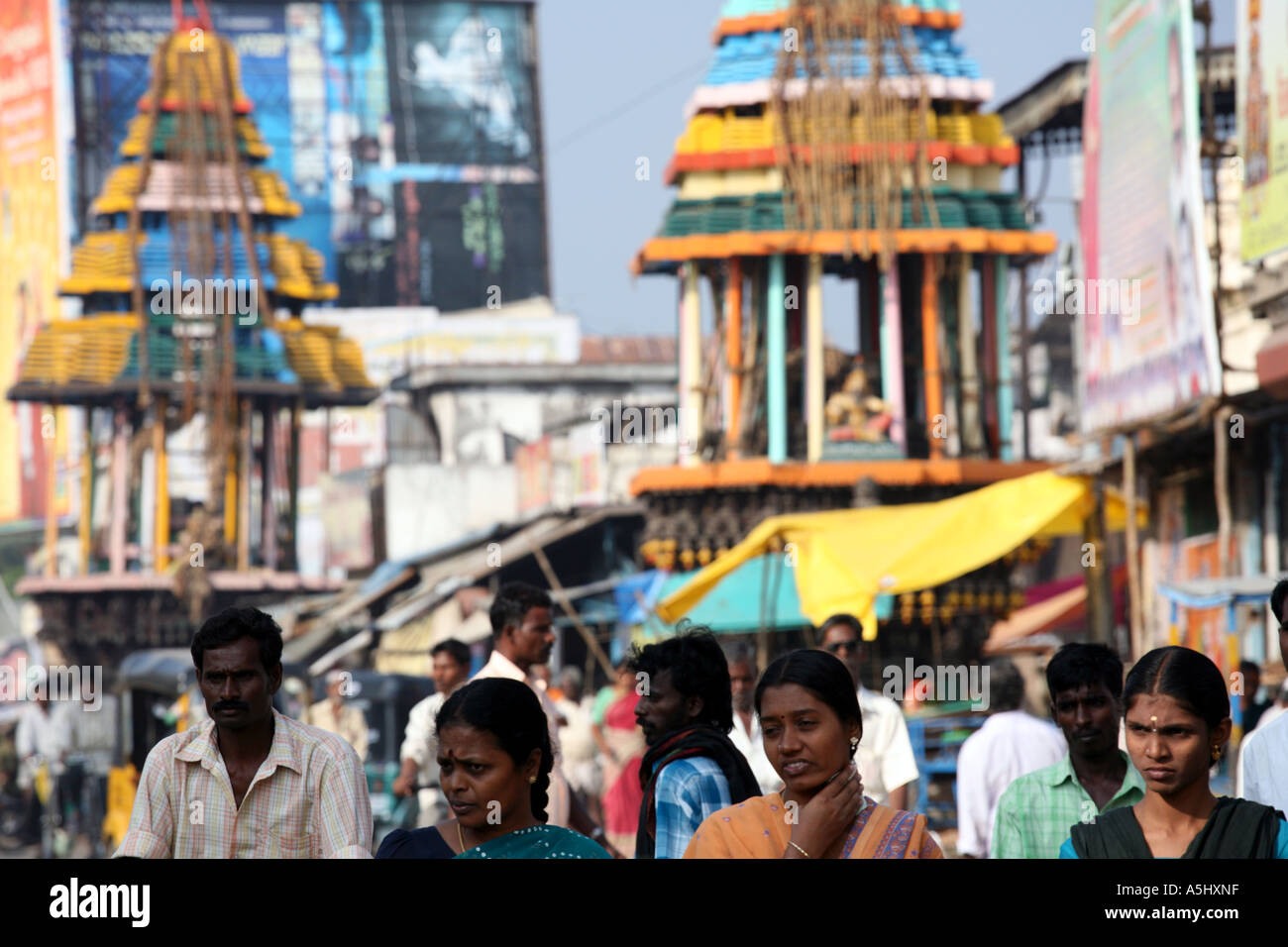 Menschen auf der Straße in Thiruvannamalai, Indien Stockfoto