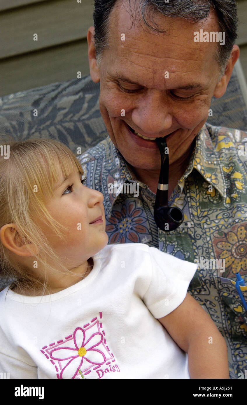 Opa mit seiner Enkelin Stockfotografie Alamy