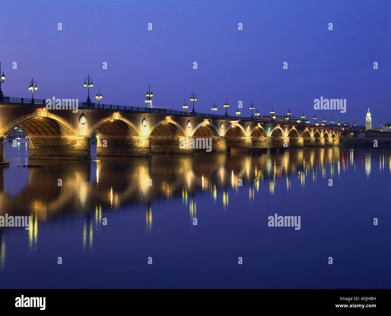 Der alte Bordeaux. Le Pont de Pierre. Der Fluss Garonne. Frankreich Stockfoto
