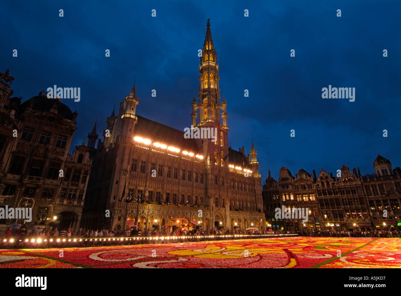 Rathaus und Grand Place Blumenteppich 2004 Brüssel Belgien EU Europa Stockfoto