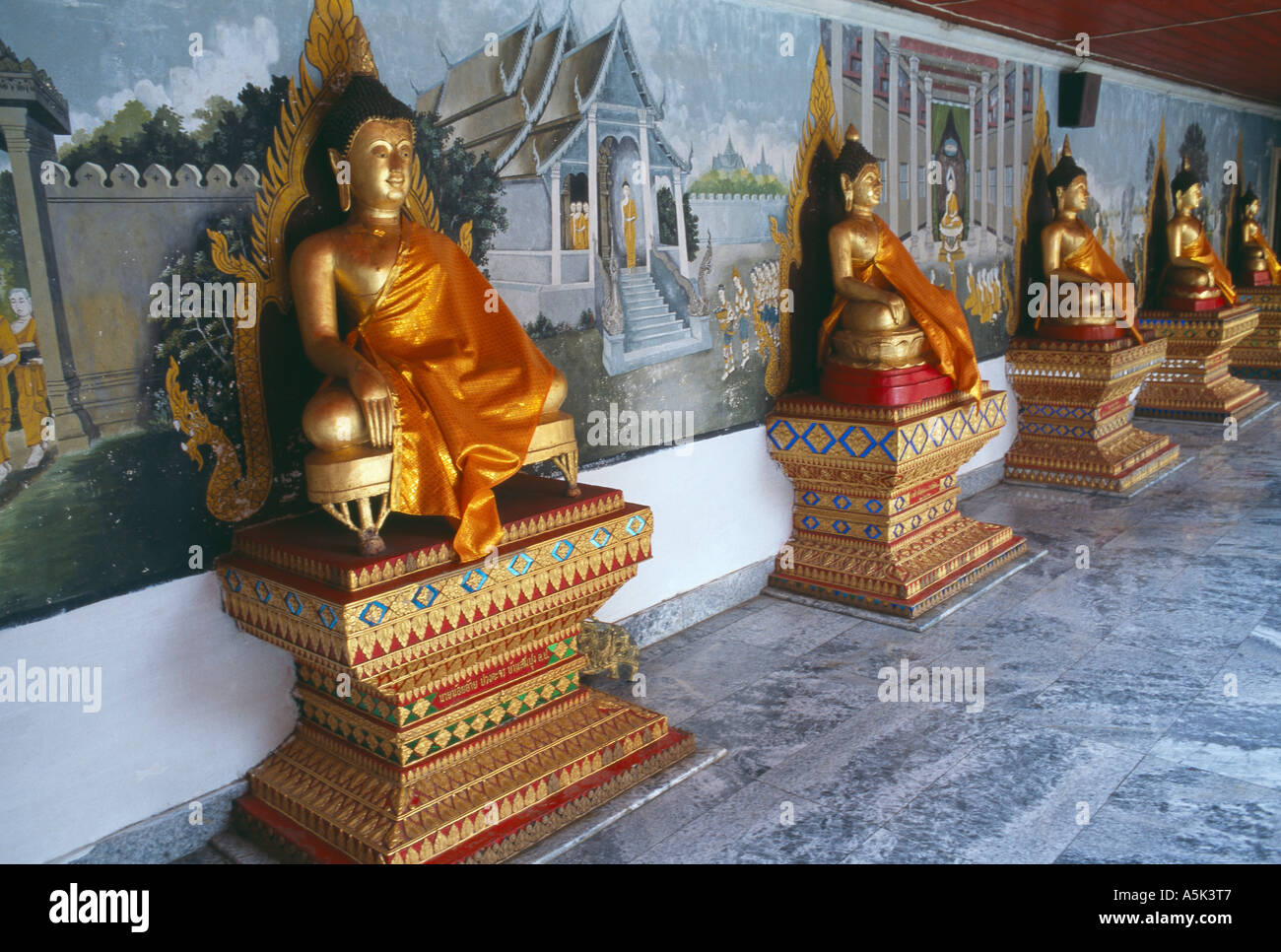 alte Gemälde und Buddhas in Thailand Wat Chong Klang Mae Hong Son Stockfoto